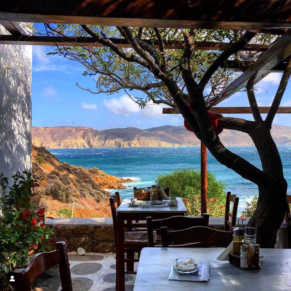 KIKI&#39;S tavern – Agios Sostis beach – LLB Luxury Villas &amp; Suites